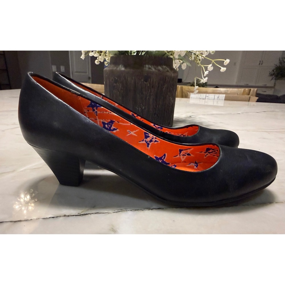 NEW Unlisted Kenneth Cole Black Round Toe Pumps Star Print Lining Mid Heel Shoes